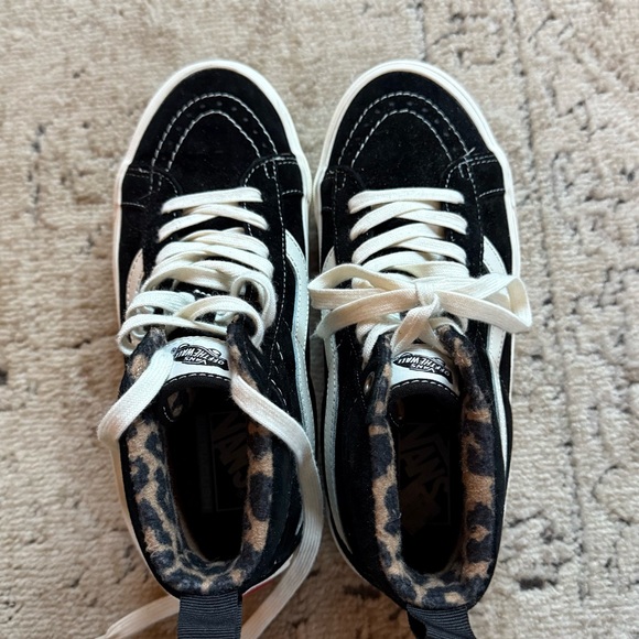 Vans Sk8-Hi-MTE Black and White High-Tops Sneakers with Leopard Lining - Picture 1 of 6